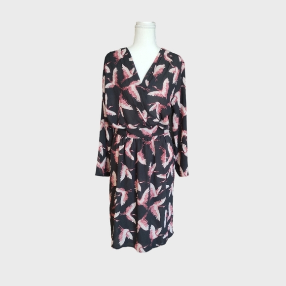 Wite Dresses & Skirts - Wite bird Print Wrap Dress
